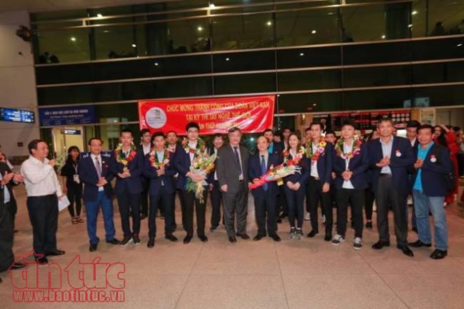 Đoàn thí sinh dự thi tay nghề thế giới đã về đến Việt Nam ảnh 1